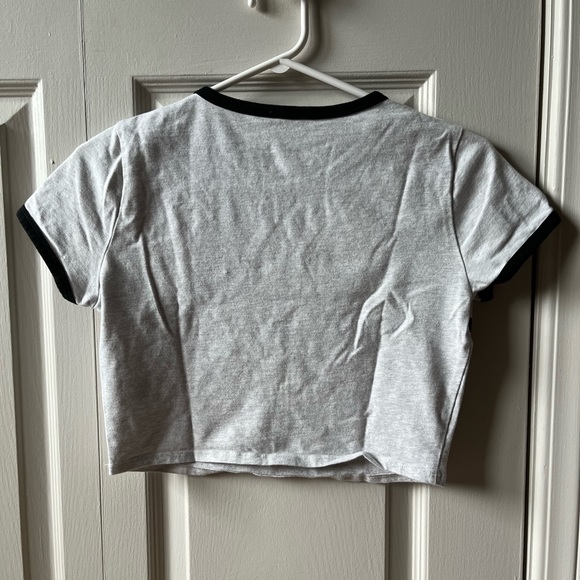 Grey crop top with white and black stripe: - Picture 4 of 7